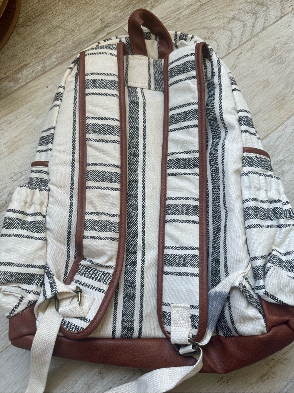 Billabong Cream & Black Striped Canvas Backpack with Brown Base - Picture 2 of 6